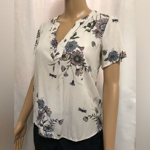 Old Navy floral button down shirt sleeve blouse.